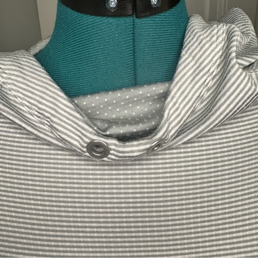 Athleta Pullover Women's Small Gray White Striped Hoodie Long Sleeve - Picture 4 of 12